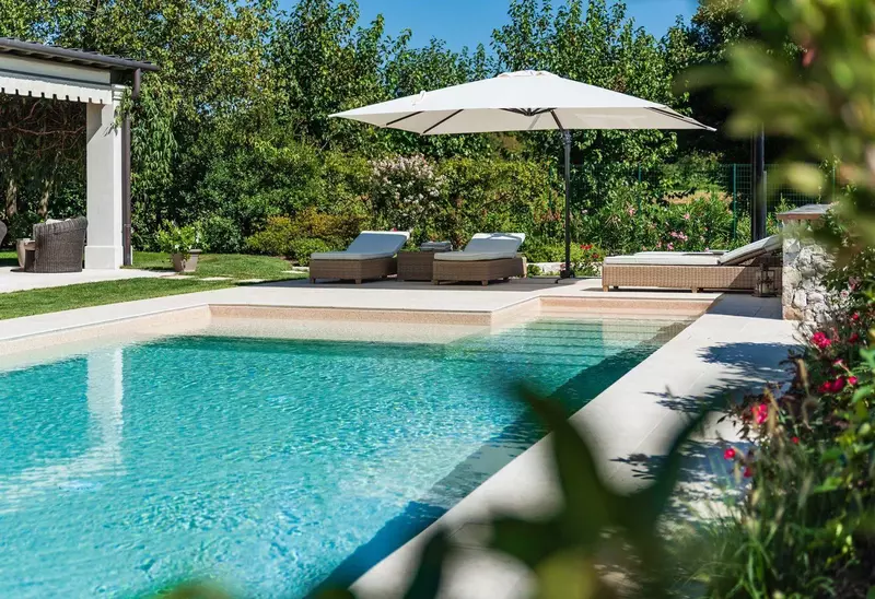 krawędź basenu.webp